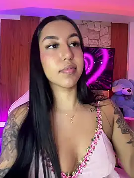 Tamara_Roberts1 élő XXX-chatje