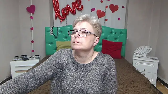 EmiliaGree Chat XXX live