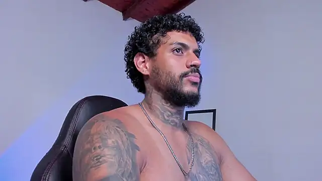 LuigiVitale_1: διαδικτυακό σόου στην κάμερα