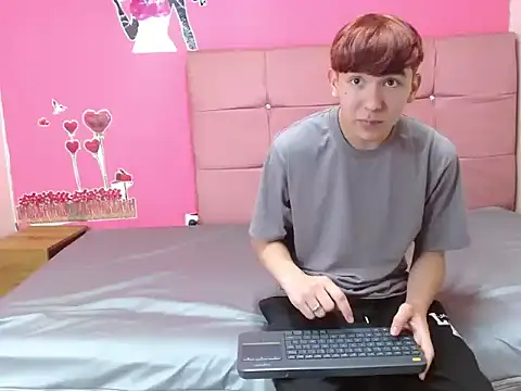 massimoferrera303av Adlı Modelin Canlı XXX Sohbeti