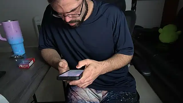 Zander823: διαδικτυακό σόου στην κάμερα