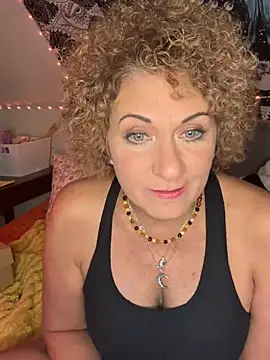 SuzyCatzz Chat XXX in diretta