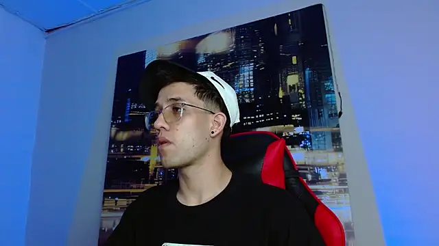 alexgiraldo__ Adlı Modelin Canlı XXX Sohbeti