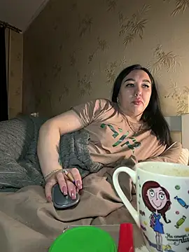 Naughtbaby_2025: διαδικτυακό σόου στην κάμερα