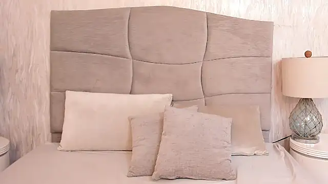 Naomii_BDSM Show in webcam