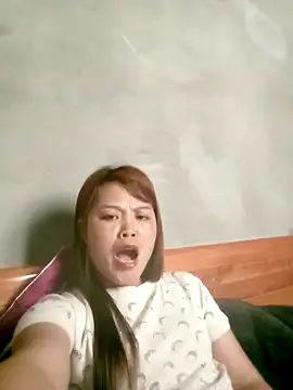 Mila-888 即時 XXX 聊天