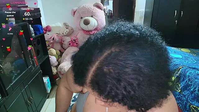 millaroberts' Live XXX Chat