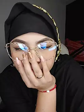 Elinaax Adlı Modelin Canlı XXX Sohbeti