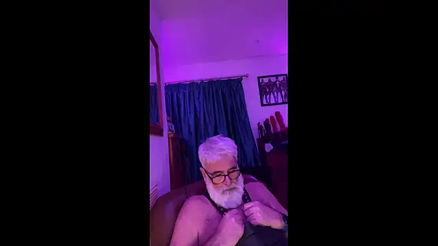 Chatroom XXX en direct de LeatherSdaddy