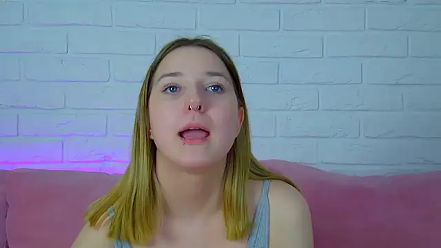 TinnaBurton live XXX chat