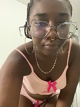 ZahhyFrequency's Live XXX Chat