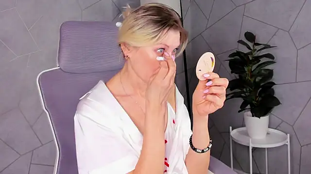 Show modela Julie_Lucas na web-kameri