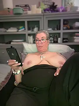 Show modela dieseldame1313 na web-kameri