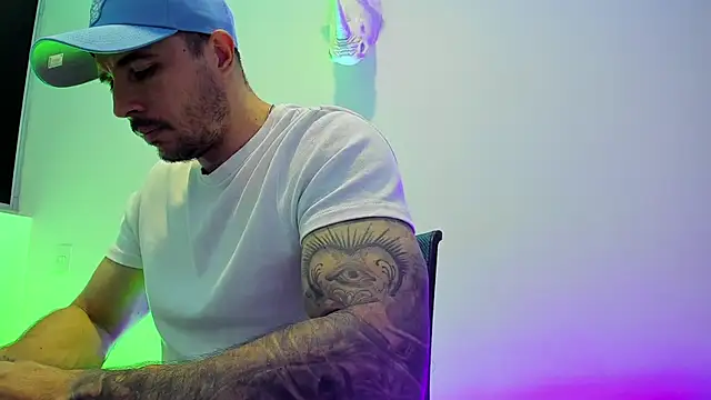 Dagoti élő XXX-chatje