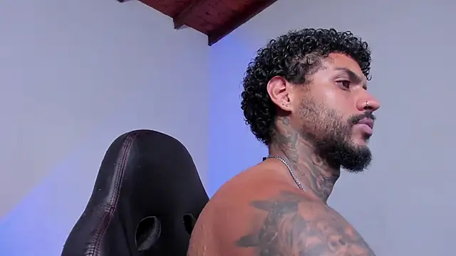 LuigiVitale_1: онлайн-секс-чат