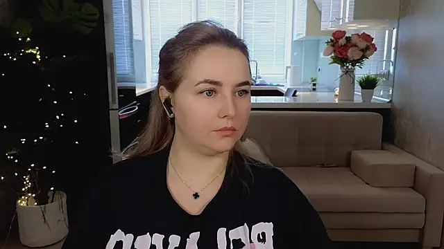 Mira_Mermayd Adlı Modelin Canlı XXX Sohbeti