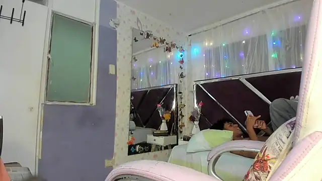 Santy_bigcock_01 élő XXX-chatje