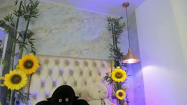 LittleeJaz élő XXX-chatje