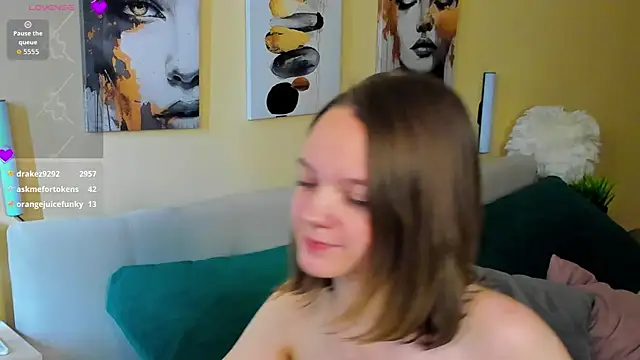 Olivia_Riesz: διαδικτυακό σόου στην κάμερα