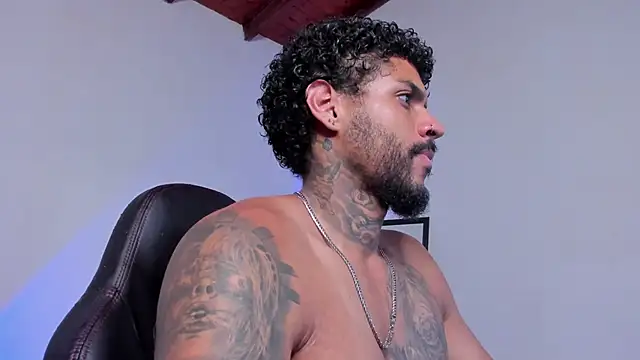 LuigiVitale_1 Live XXX-Chat