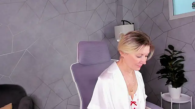 Julie_Lucas: онлайн-секс-чат