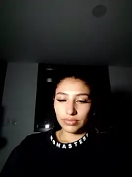 alicee_teen: διαδικτυακό σόου στην κάμερα