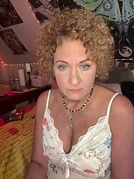 Chat XXX en directo de SuzyCatzz