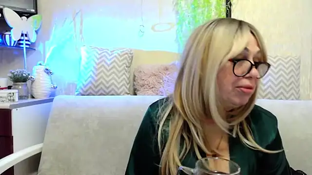 دردشة SusieNoreen الجنسية المباشرة