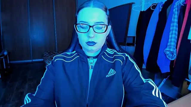 just_fucked777 Adlı Modelin Canlı XXX Sohbeti