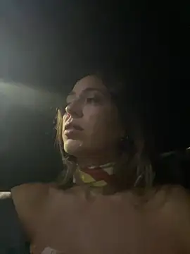 Gipoltergeist Adlı Modelin Canlı XXX Sohbeti