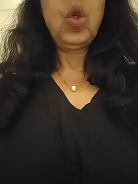 NakedMILFx Chat XXX live