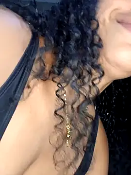 CurlyBitchのウェブカメラショー