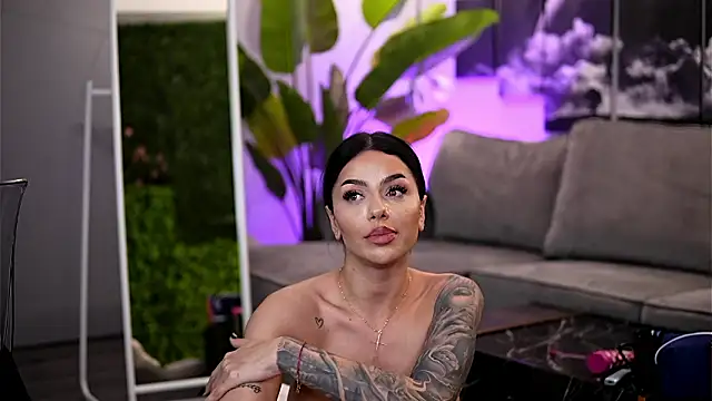 Ivy_Trix Chat XXX in diretta