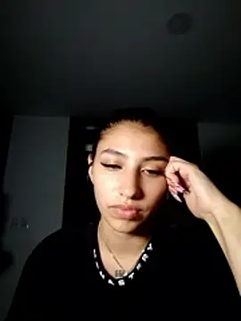 Pokazy przed kamerką – alicee_teen