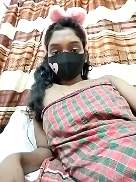 Urmi-2 Chat XXX in diretta