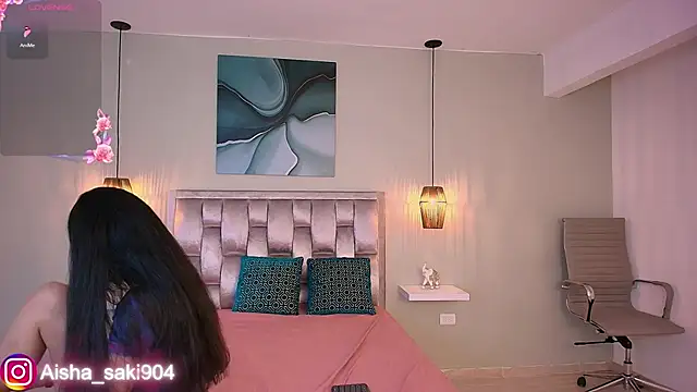 aisha_sakina: διαδικτυακό σόου στην κάμερα