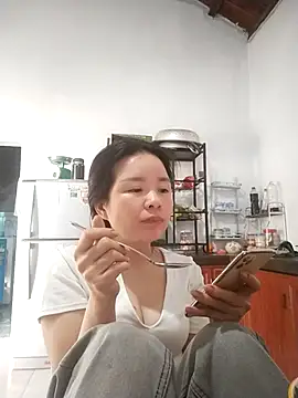 Chat +18 de Ivy_Trix2 ao vivo