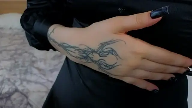 WICKEDEMBER's Live XXX Chat