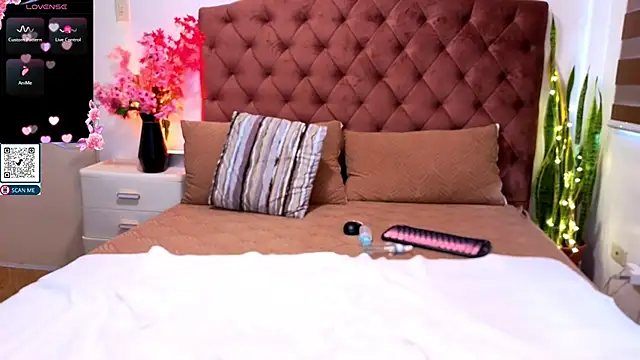 Chat XXX en directo de asian_dhimple