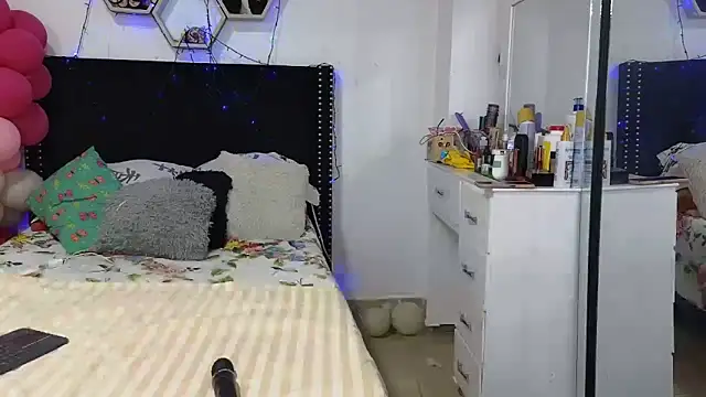 Chatroom XXX en direct de charlotte_077