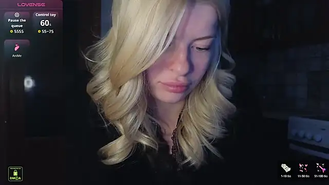 RinaBlondie: онлайн-секс-чат