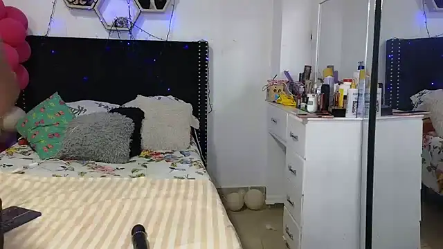 charlotte_077 Chat XXX in diretta