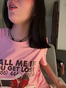 HinaSweet webcam show