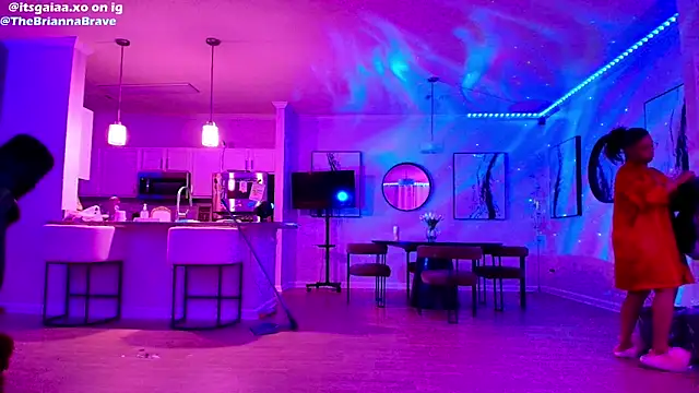 BriannaBrave: вебкам-шоу