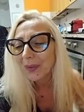 _sexyBLONDE46_ Show in webcam