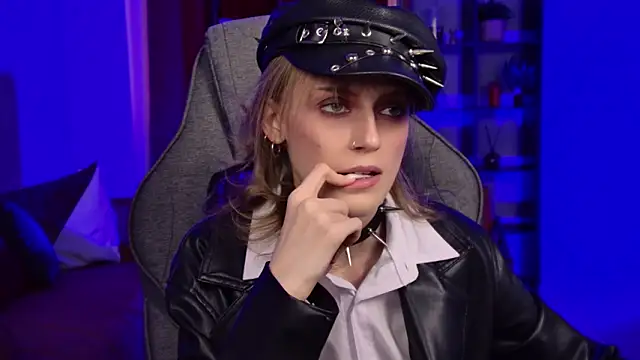 KiraMontoya's Live XXX Chat