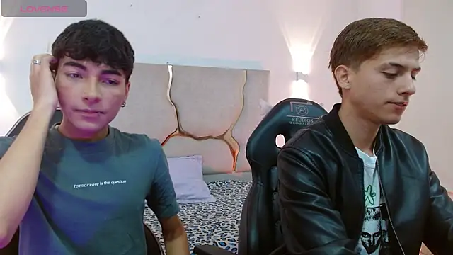 EVAN_TAY Adlı Modelin Canlı XXX Sohbeti