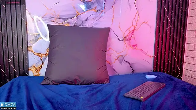 MaeveKuro's Live XXX Chat