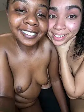 Ebony_Queeen: διαδικτυακό σόου στην κάμερα