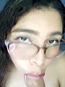 Chatroom XXX en direct de Diamily